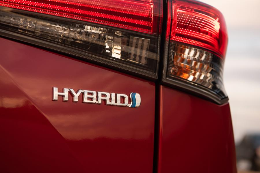 Логотип Toyota Highlander Hybrid Platinum AWD 2019 года  (фото 51 из 67)